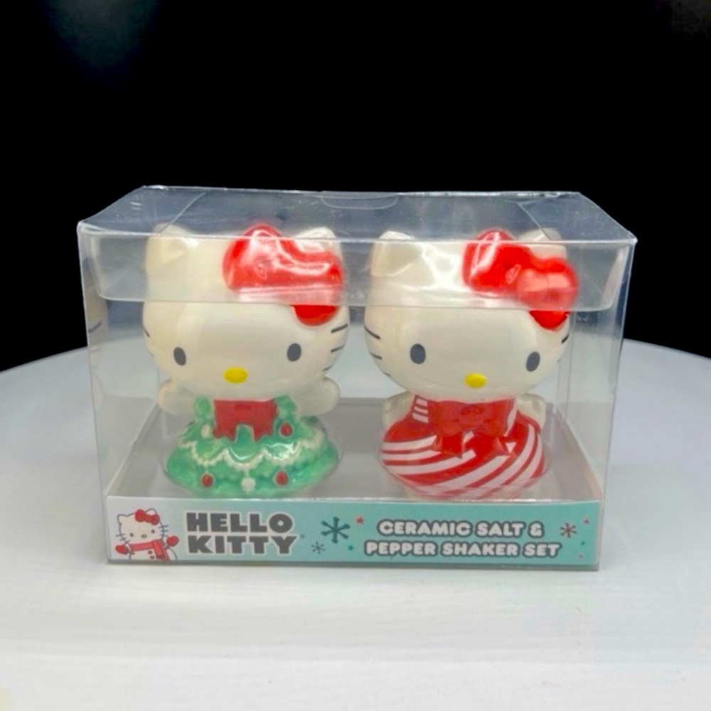 Hello Kitty Holiday Salt & Pepper shakers